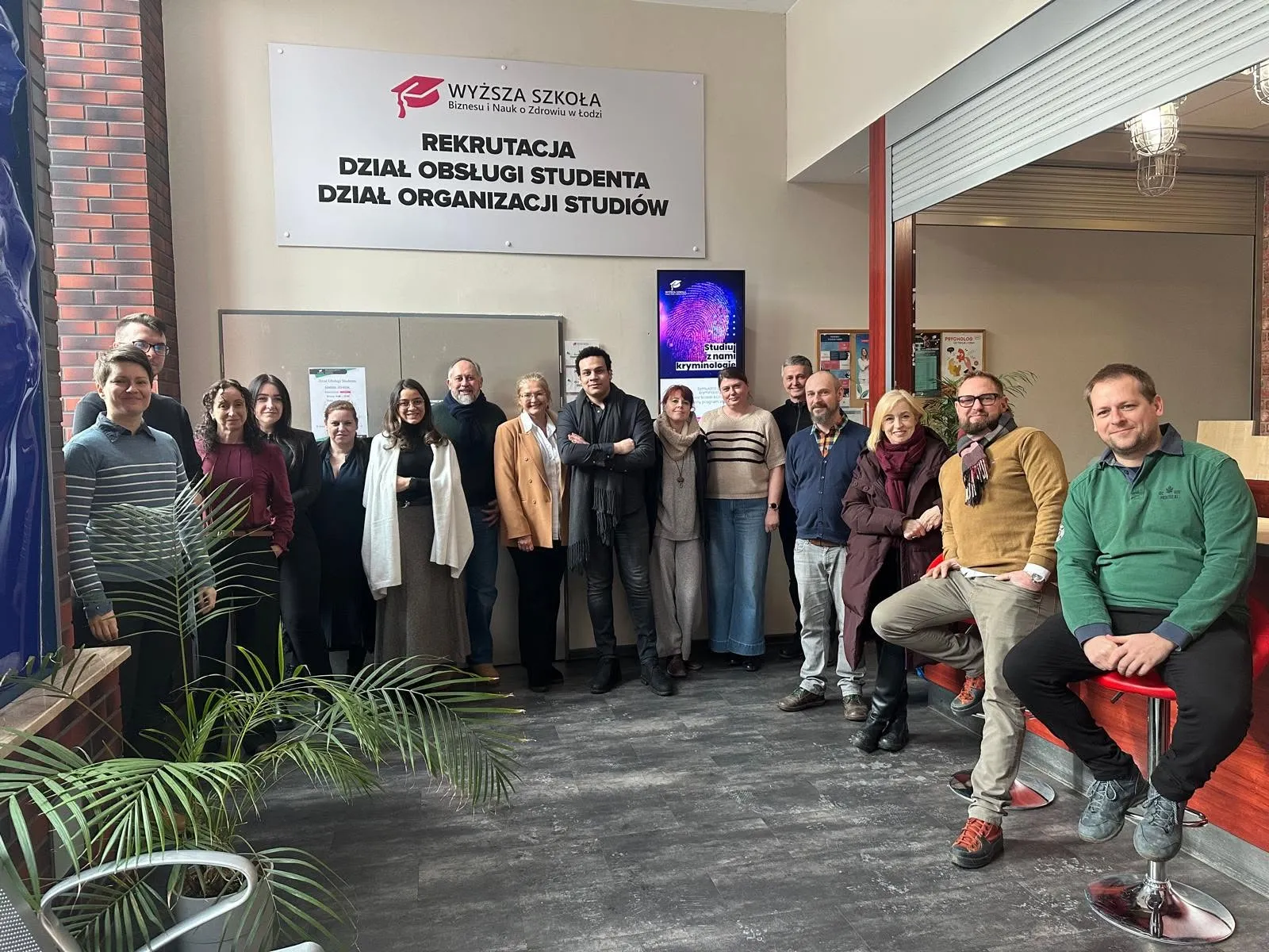 Representantes dos socios reunidos na xuntanza inicial do proxecto DUAL.AI.TEACHer